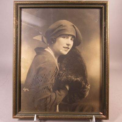 Image for Autographed photograph of Lucrezia Bori